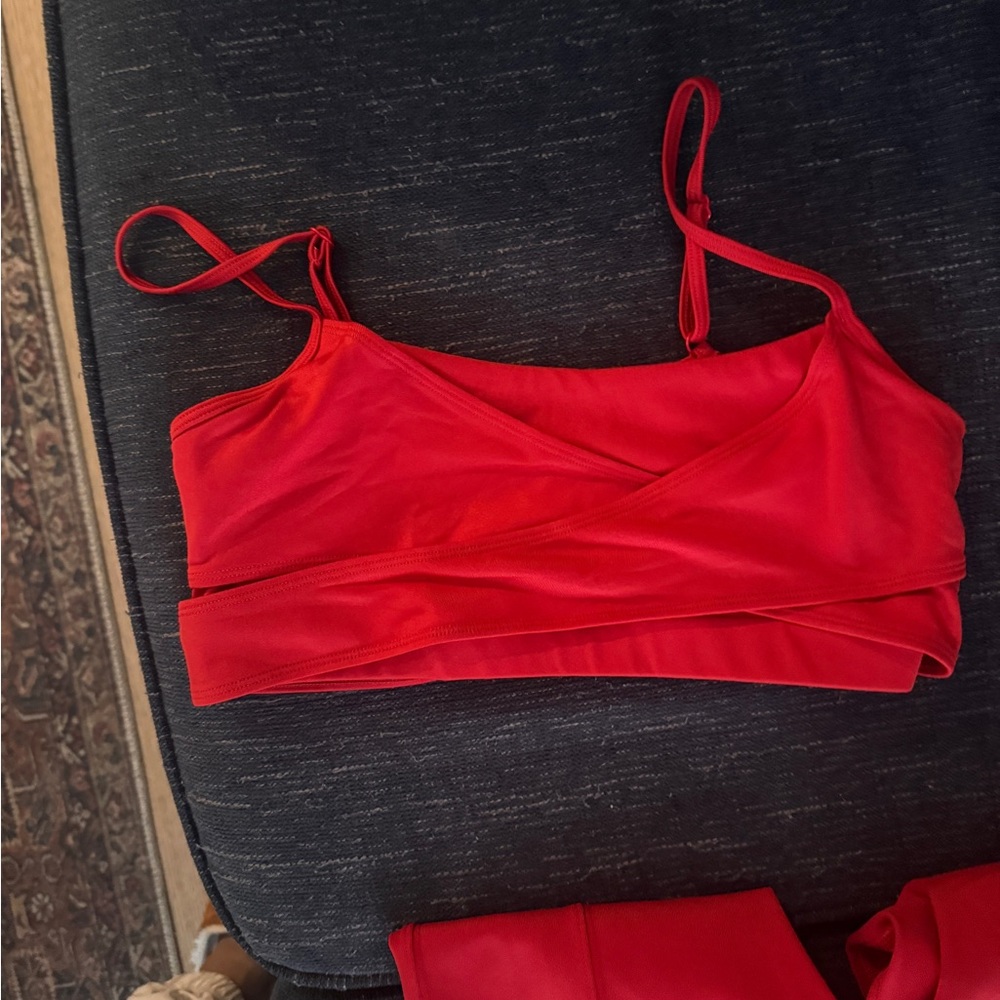 Alo Yoga stirrup legging and matching bra set: size small top and XS leggings